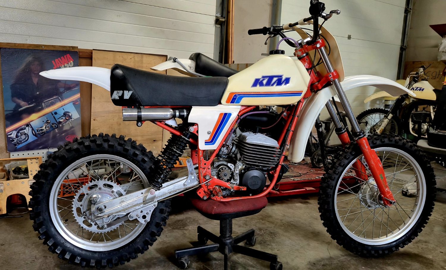 Vintage dirt bike photo 3