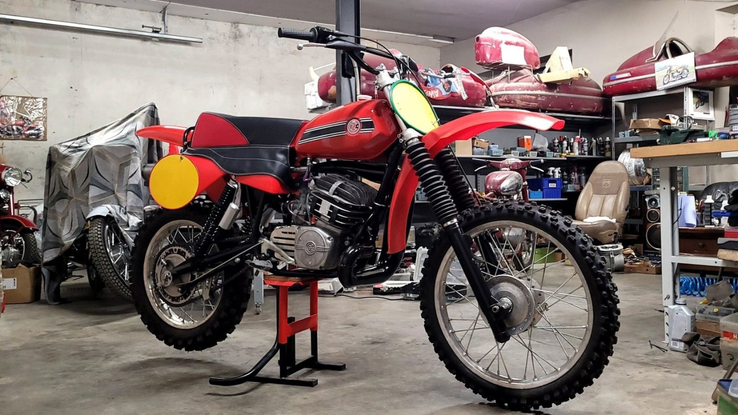 Vintage dirt bike photo 5